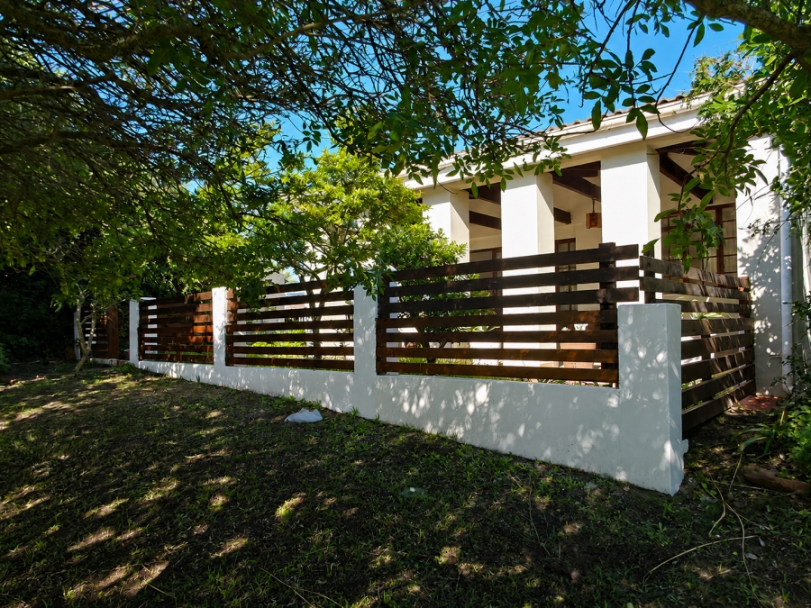 4 Bedroom Property for Sale in Paradise Beach Eastern Cape